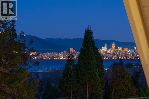 4426 W 4th Avenue, Vancouver, BC V6R1R1 Photo 4
