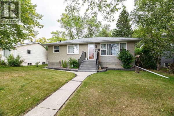 Primary Bedroom - 4429 41 Avenue, Red Deer, AB T4N2Y3 Photo 2