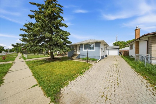 Eat in kitchen - 443 Regent Avenue W, Winnipeg, MB R2C1R7 Photo 2