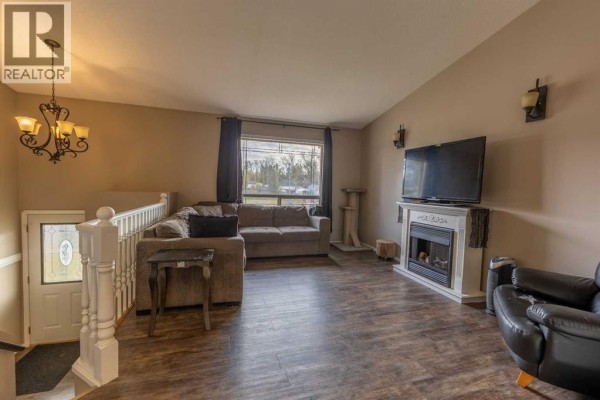 Kitchen - 4430 47 Avenue, Sylvan Lake, AB T4S1P1 Photo 3
