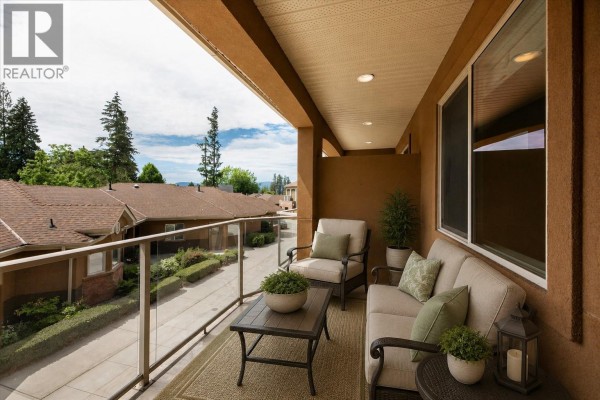 Living room - 4433 Gordon Drive Unit# 212, Kelowna, BC V1W1S9 Photo 4
