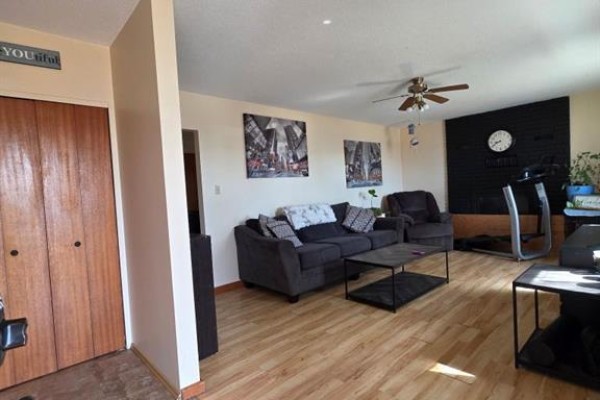 4436 51st Avenue, High Prairie, AB, photo 3