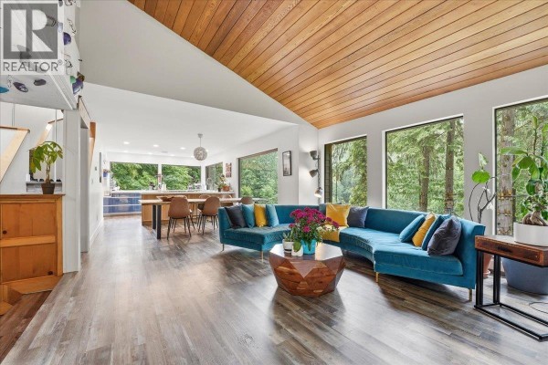 4440 Marion Road, North Vancouver, BC V7K2V2 Photo 4