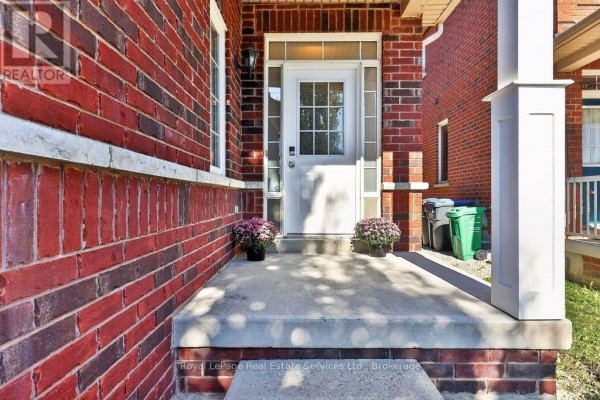 Bedroom 2 - 4445 Centretown Way, Mississauga, ON L5R0C6 Photo 5
