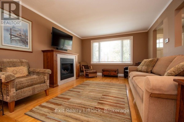 Utility room - 445 Arndon Avenue, Peterborough, ON K9J4A7 Photo 3