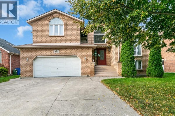 445 John Harvey Crescent, Windsor