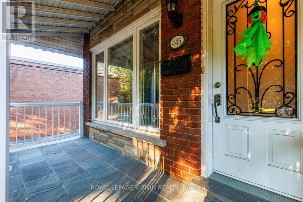 Kitchen - 445 Shaw Street, Toronto, ON M6J2X4 Photo 3