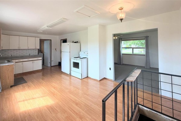 445 Tupper Avenue, Neepawa, MB R0J1H0 Photo 5