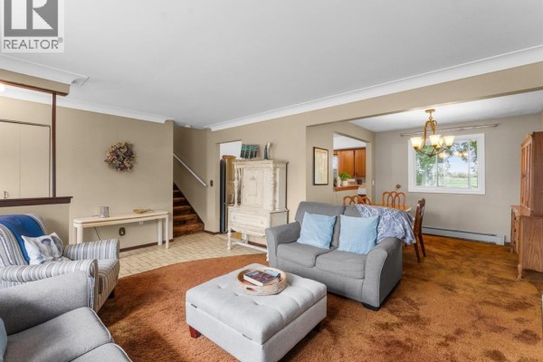 4pc Bathroom - 445 Victory, Lasalle, ON N9J1V8 Photo 4