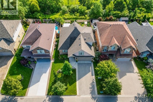 4451 Comfort Crescent, Beamsville, ON, photo 2