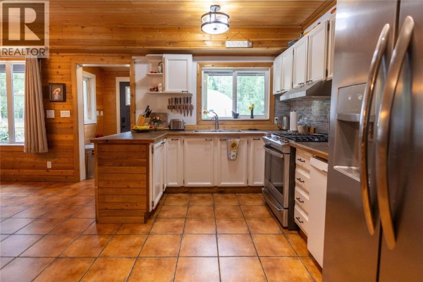 Bedroom - 4453 Passmore Upper Road, Passmore, BC V0G2J0 Photo 4
