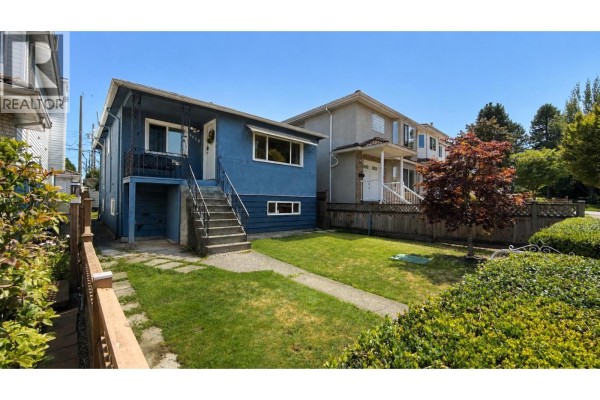 4458 Skeena Street, Vancouver, BC V5R2L9 Photo 2
