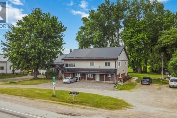 4459 London Line, Plympton Wyoming, ON N0N1T0 Photo 3