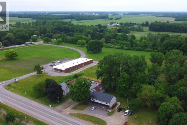 4459 London Line, Plympton Wyoming, ON N0N1T0 Photo 4