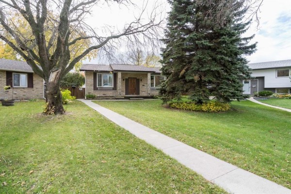 Living room - 446 Dowling Avenue E, Winnipeg, MB R2C3M5 Photo 2