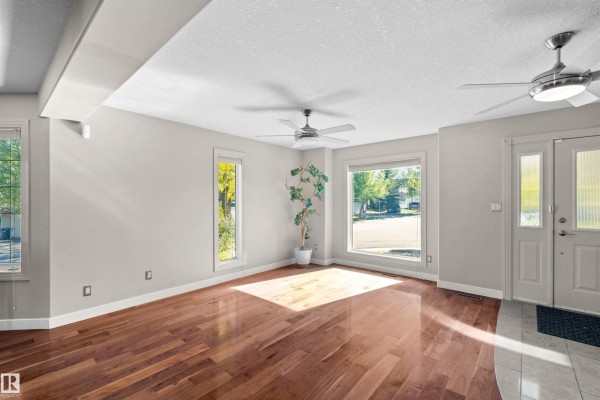 Kitchen - 446 Ormsby Rd Nw, Edmonton, AB T5T6B1 Photo 3