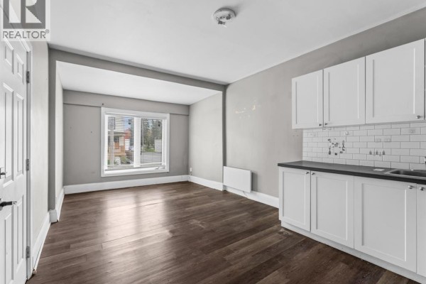 4pc Bathroom - 446 Wyandotte Street West, Windsor, ON N9A5X4 Photo 2