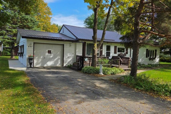 Kitchen - 447 Christie Street, La Riviere, MB R0G1A0 Photo 3