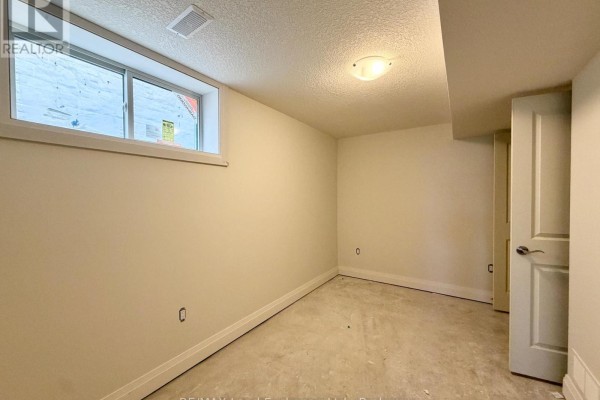 Laundry room - 447 Ivings Drive, Saugeen Shores, ON N0H2C1 Photo 4