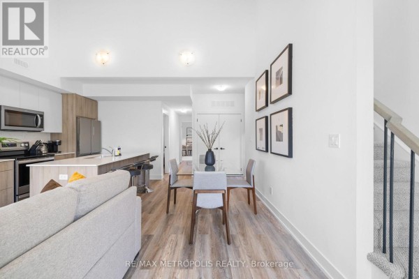 447 Lansdowne Avenue, Toronto, ON M6H3Y2 Photo 5