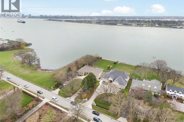 Waterfront homes with river and city views - 4470 Riverside Windsor