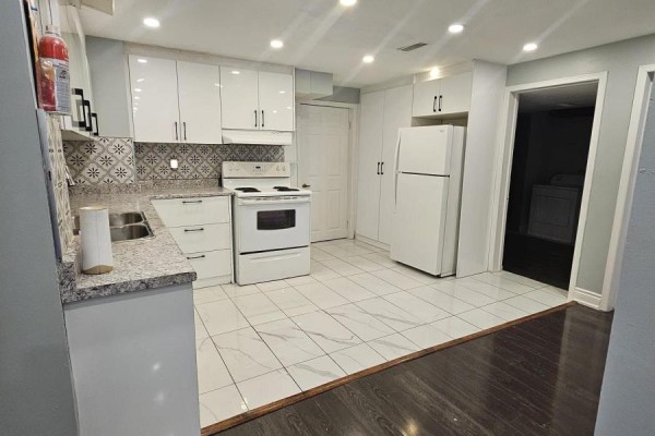 4473 Marshdale Court, Mississauga, ON L5M4G2 Photo 2