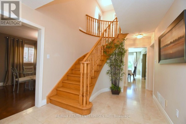 Kitchen - 4473 Stonemill Court, Mississauga, ON L5V1E5 Photo 3