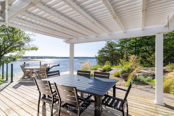 Living room - 4476 Island 1040/little Beausoleil Island, Georgian Bay, ON P0E1E0 Photo 4
