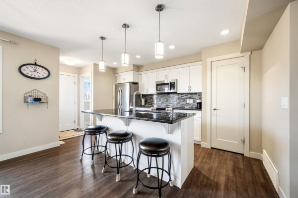 Kitchen - 4478 Annett Cm Sw, Edmonton, AB T6W2V7 Photo 3