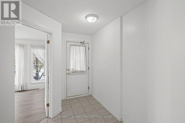 Living room - 4478 Harper Avenue, Ottawa, ON K1J1E1 Photo 5