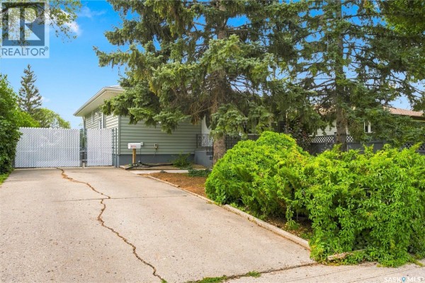 Kitchen - 448 Robinson Street, Regina, SK S4R3R4 Photo 2