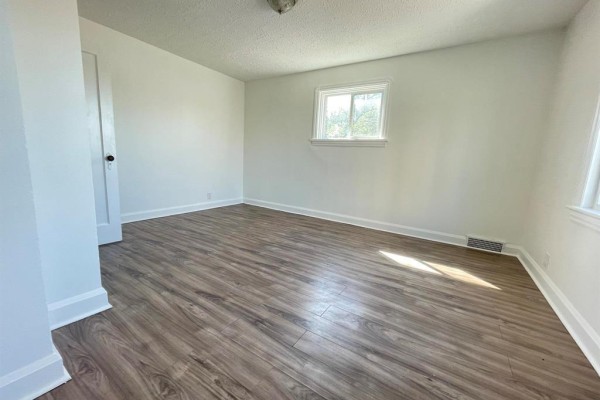 448 Selkirk Avenue, Winnipeg, MB R2W2M5 Photo 5