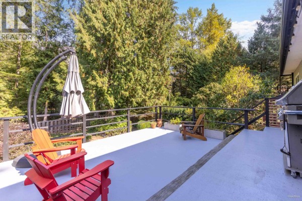 4482 Cove Cliff Road, North Vancouver, BC V7G1H6 Photo 2