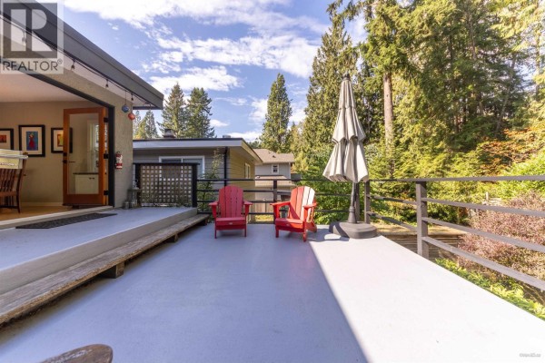 4482 Cove Cliff Road, North Vancouver, BC V7G1H6 Photo 4
