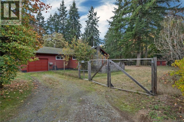Primary Bedroom - 4485 Colwin Rd, Campbell River, BC V9H1E6 Photo 2