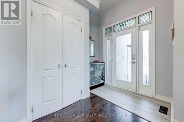 449 Alex Doner Drive, Newmarket, ON L3X1C3 Photo 4
