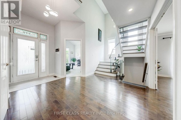 449 Alex Doner Drive, Newmarket, ON L3X1C3 Photo 5