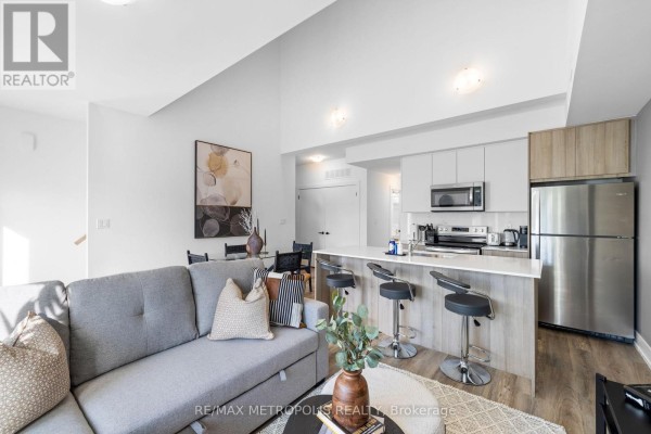 449 Lansdowne Avenue, Toronto, ON M6H3Y2 Photo 4