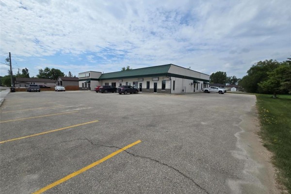 449 Main Street, Ile Des Chenes, MB R0A0T0 Photo 2