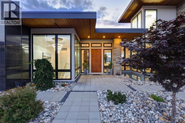 449 Swan Drive, Kelowna, BC, photo 2
