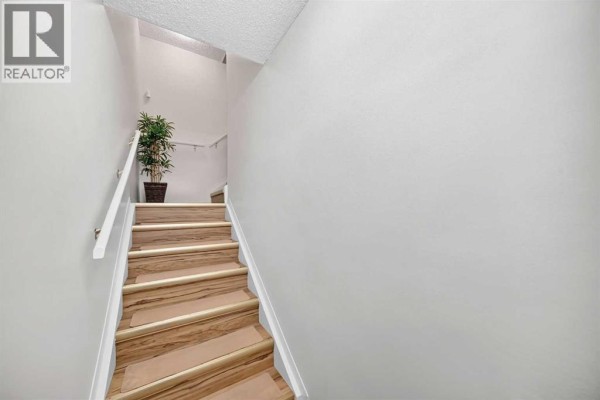 Living room - 45, 3745 Fonda Way Se, Calgary, AB T2A5W7 Photo 4