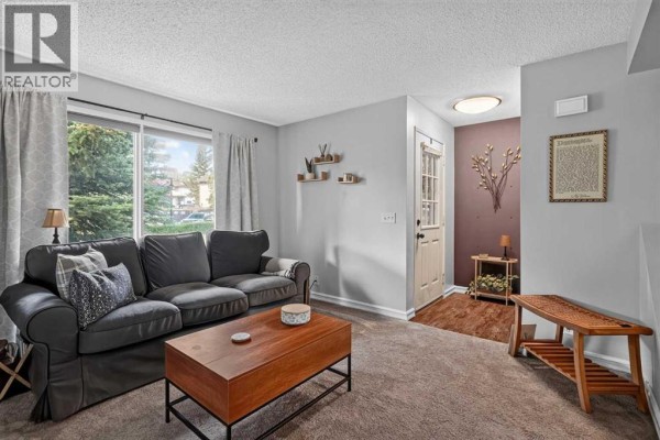 Living room - 45, 380 Bermuda Drive Nw, Calgary, AB T3K2B2 Photo 2