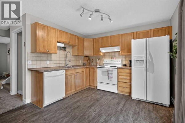 Dining room - 45, 380 Bermuda Drive Nw, Calgary, AB T3K2B2 Photo 3