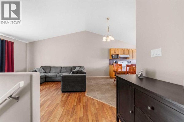 Bedroom - 45, 4702 53 Avenue, Camrose, AB T4V0Y2 Photo 5