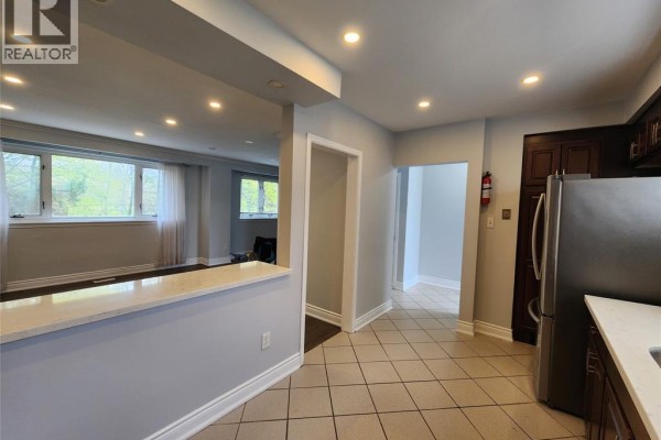 4pc Bathroom - 45 Aloma Crescent, Brampton, ON L6T2N8 Photo 5