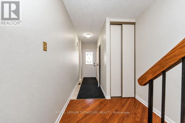 Living room - 45 Augusta Court, Markham, ON L3T7K5 Photo 2
