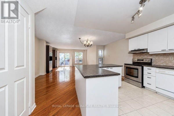 Kitchen - 45 Augusta Court, Markham, ON L3T7K5 Photo 4