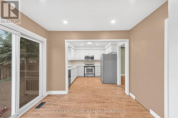 45 Blair Crescent, Barrie, ON L4M5Y6 Photo 4