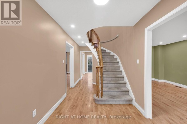 45 Blair Crescent, Barrie, ON L4M5Y6 Photo 5