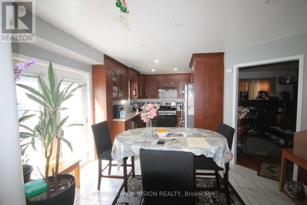Kitchen - 45 Bradbury Crescent, Ajax, ON L1T4H5 Photo 2